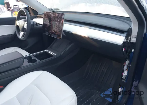 2021 Tesla Model Y Long Range Dual Motor All-Wheel Drive z USA, uszkodzony, nr VIN 5YJYGDEE5MF210479